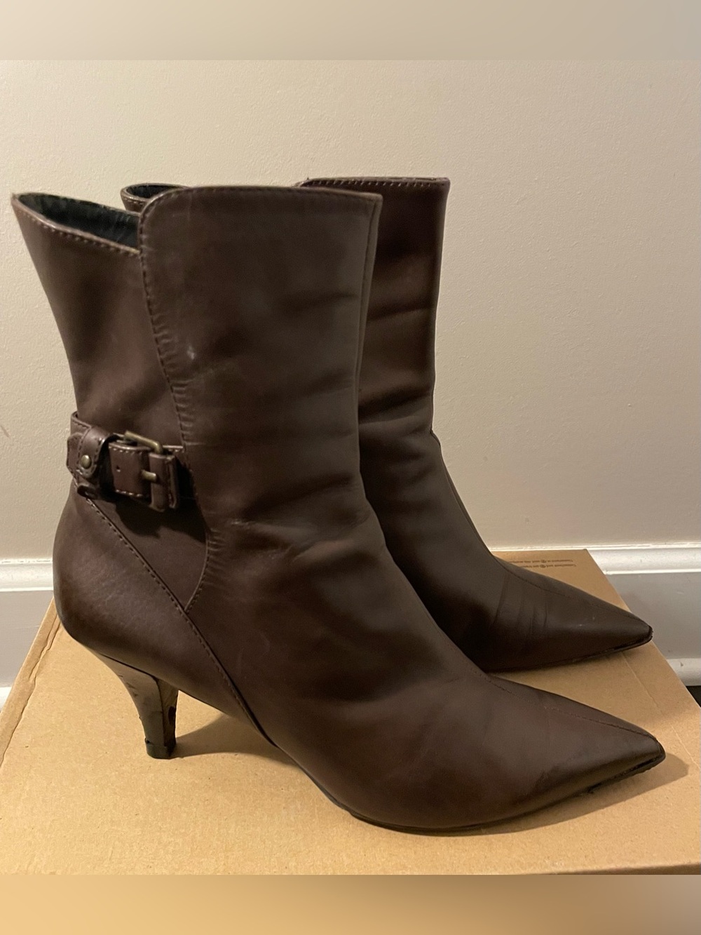NINE WEST Brown Ankle Length Boot, Leather Upper, Kitten Heels (Size 8 1/2)